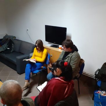 AKTORZY CZYTAJĄ BIBLIĘ DLA WYKLUCZONYCH